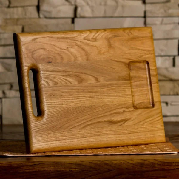 Dębowa deska kuchenna z pojemnikiem