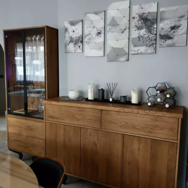 Dębowa komoda witryna z czarnymi metalowymi nogami szufladami do salonu VITA