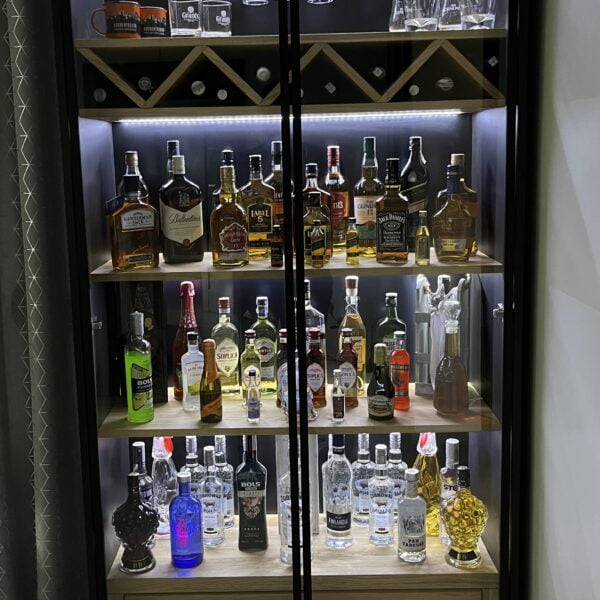 Witryna NESCA z oświetleniem